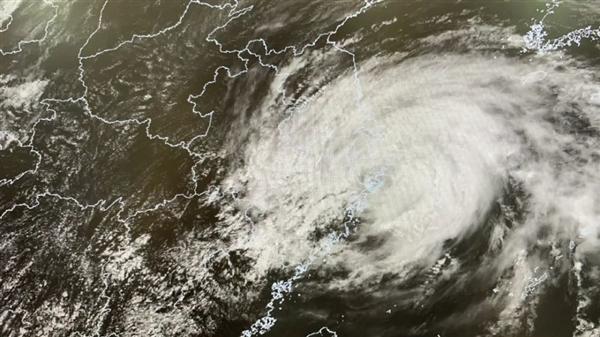 上海已有36.2万人成功转移:台风烟花将二次登陆 带来大暴雨等